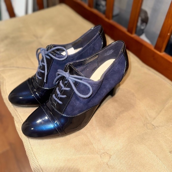 Anne Klein iFlex Suede Patient Leather Shoes. - Picture 2 of 14